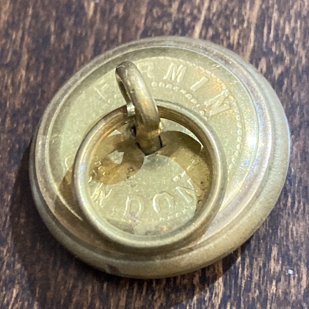 105958 英国　FIRMIN LONDON  guriffin　金具付属ボタン　1個　釦　真鍮製紋章
