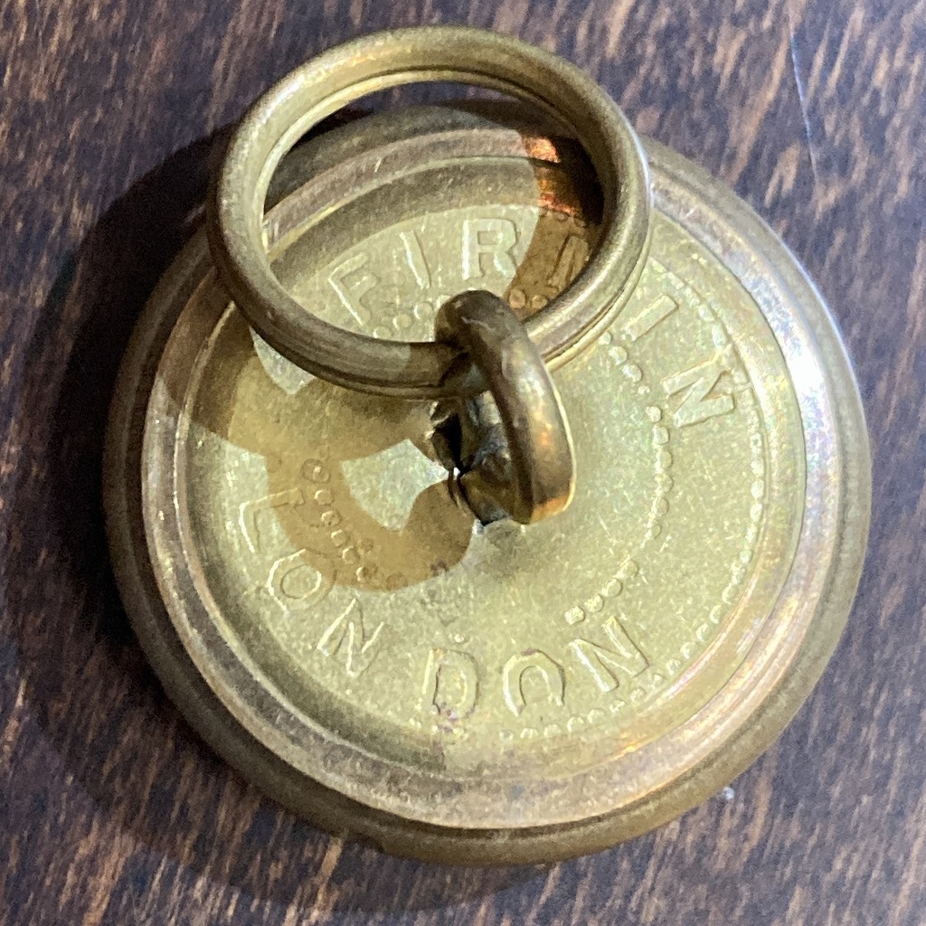 105958 英国　FIRMIN LONDON  guriffin　金具付属ボタン　1個　釦　真鍮製紋章