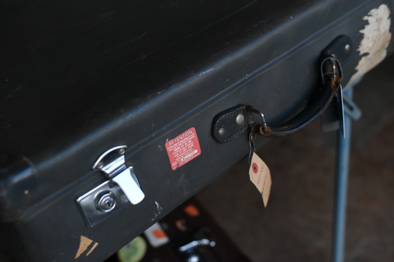 102645 UK ヴィンテージ　英国 グローブ トロッター 「GLOBE TROTTER」 MADE IN ENGLAND 刻印　取っ手破損