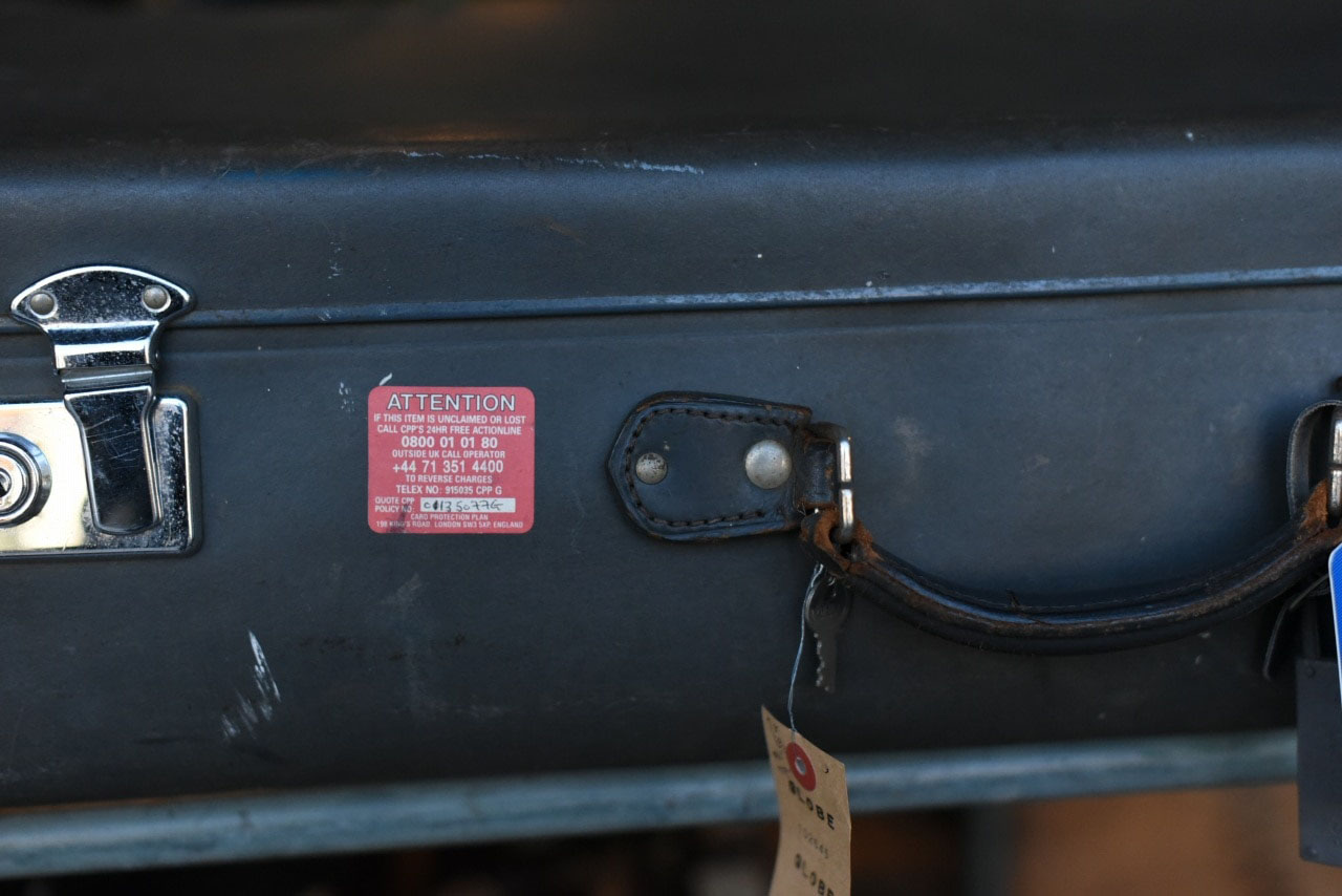 102645 UK ヴィンテージ　英国 グローブ トロッター 「GLOBE TROTTER」 MADE IN ENGLAND 刻印　取っ手破損