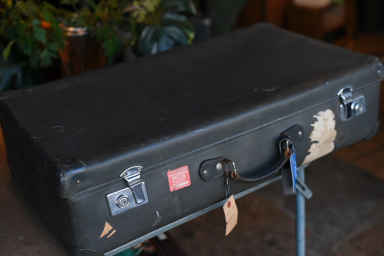 102645 UK ヴィンテージ　英国 グローブ トロッター 「GLOBE TROTTER」 MADE IN ENGLAND 刻印　取っ手破損