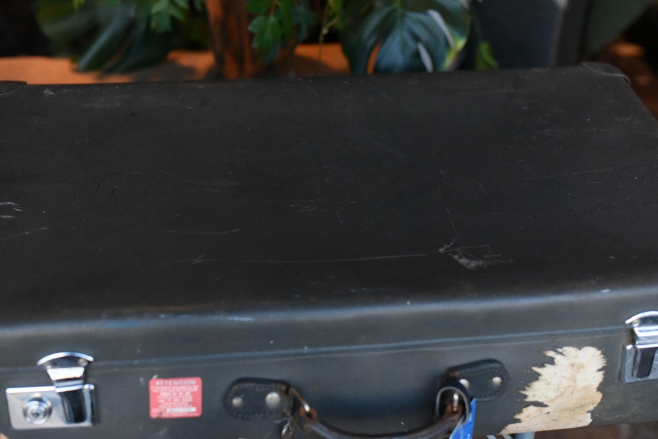 102645 UK ヴィンテージ　英国 グローブ トロッター 「GLOBE TROTTER」 MADE IN ENGLAND 刻印　取っ手破損