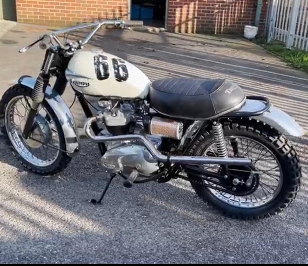 107629  Triumph 「Bud Ekins Style Pipes “141”」　スタイルパイプ 