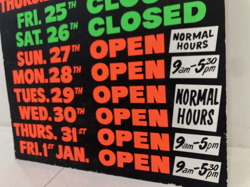108494「Christmas & New Year HOLIDAY OPENING」Business hours ガレージ 看板 店舗什器