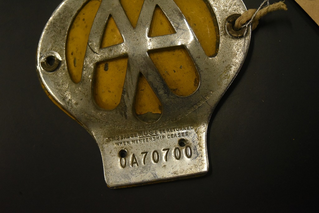104681 ヴィンテージ AA 「Automobile Association」 カーバッチ エンブレム 留め具外れ