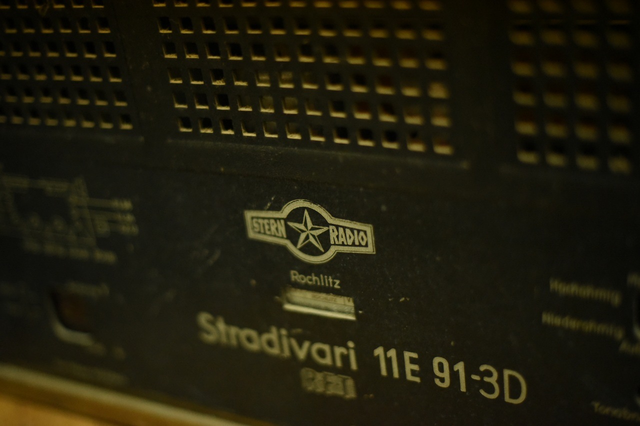 000539 ドイツ　RFT ヴィンテージ　ラジオ　