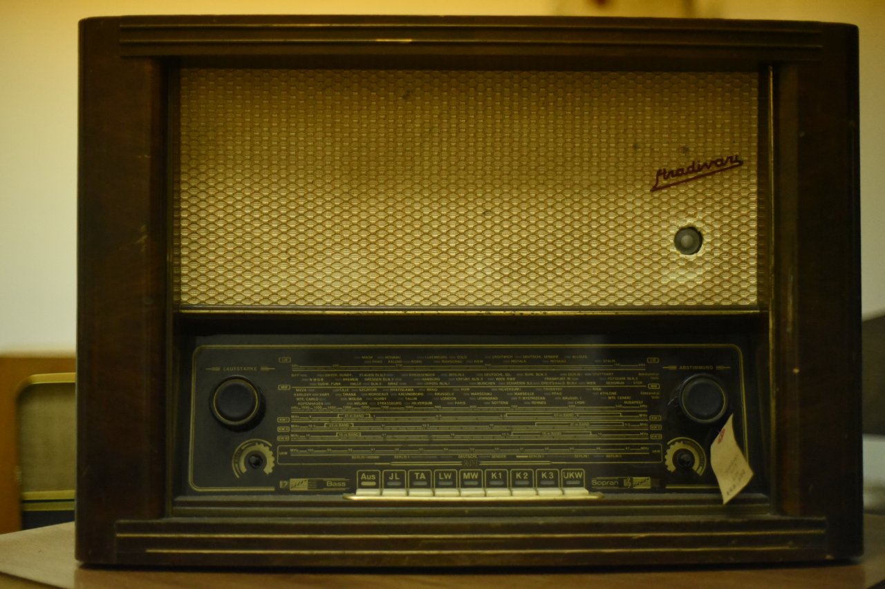 000539 ドイツ　RFT ヴィンテージ　ラジオ　