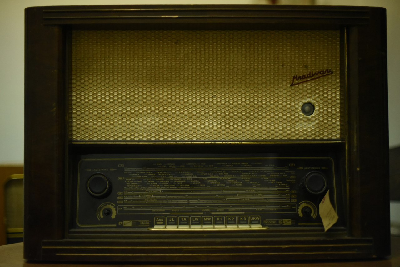 000539 ドイツ　RFT ヴィンテージ　ラジオ　