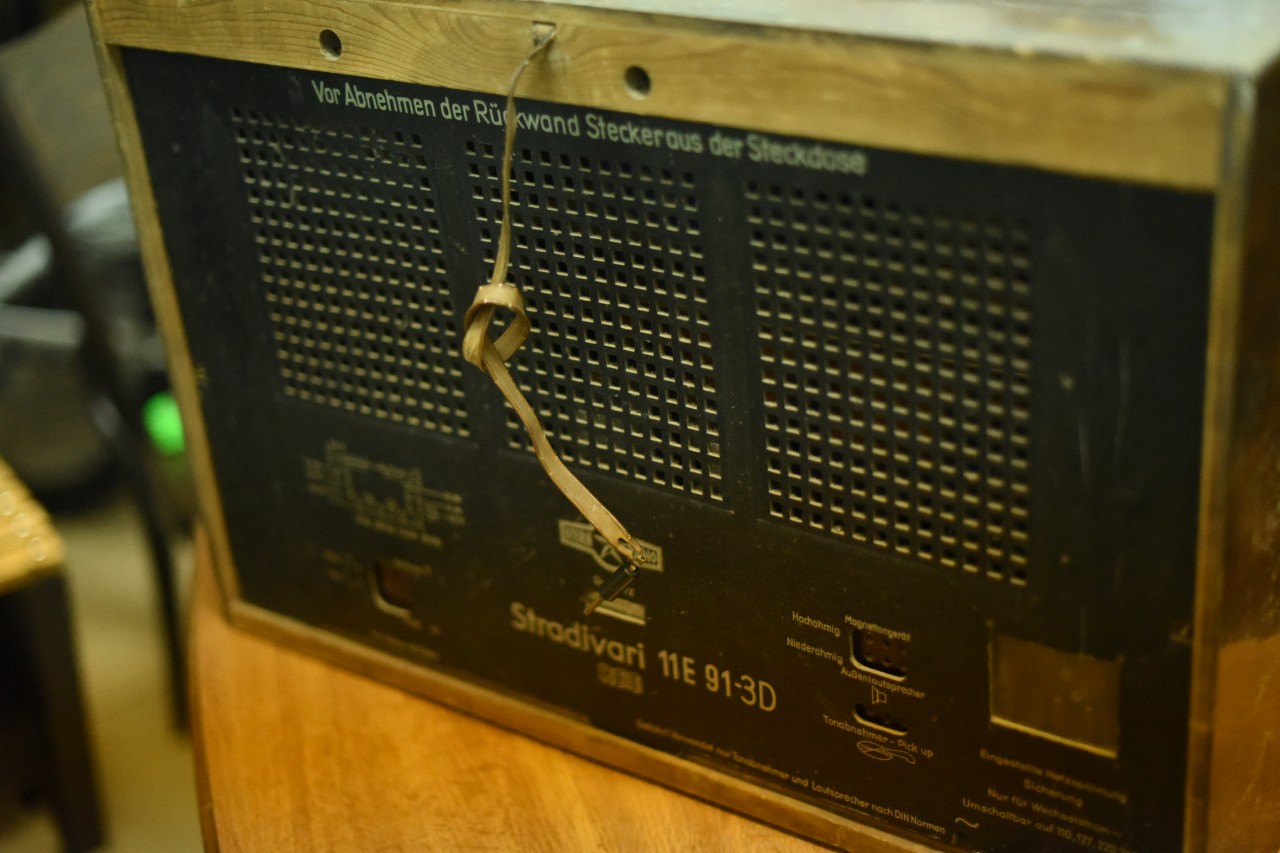 000539 ドイツ　RFT ヴィンテージ　ラジオ　