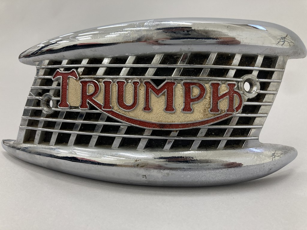108454 トライアンフ　片方のみ「TRIUMPH」 ハーモニカ　エンブレム カーバッジ