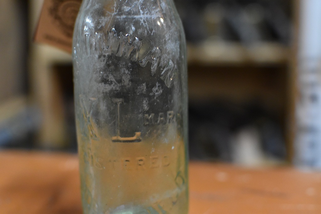 106788 ヴィンテージ　ボトル　瓶　イギリス ガラス
