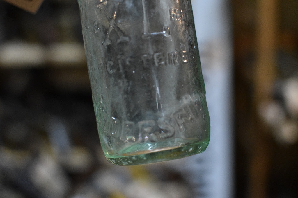 106788 ヴィンテージ　ボトル　瓶　イギリス ガラス