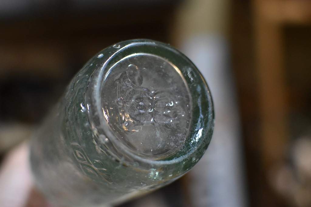 106788 ヴィンテージ　ボトル　瓶　イギリス ガラス