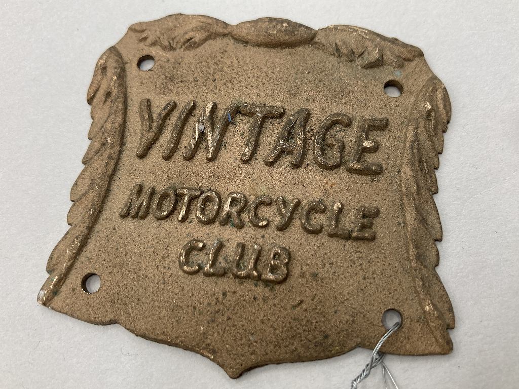 108455 「VINTAGE MOTORCYCLE CLUB」  真鍮製　BRASS エンブレム カーバッジ