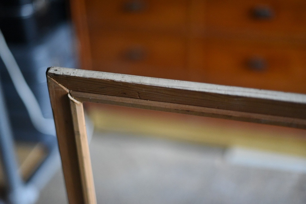 103584 ヴィンテージ　ウッドフレーム グラツキ破損　額縁