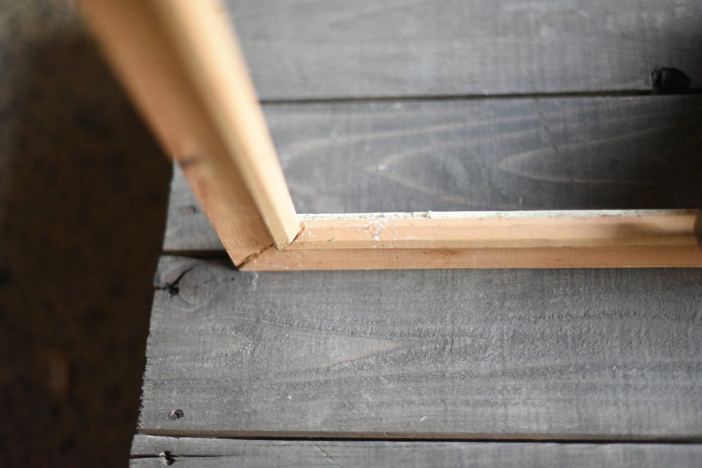 103584 ヴィンテージ　ウッドフレーム グラツキ破損　額縁