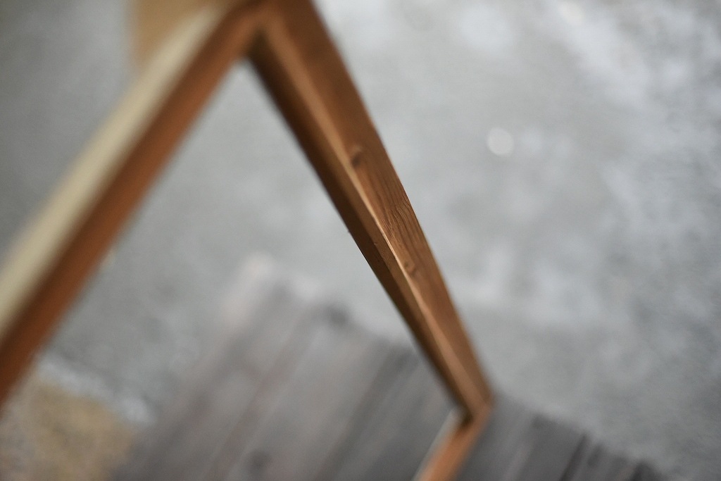 103584 ヴィンテージ　ウッドフレーム グラツキ破損　額縁