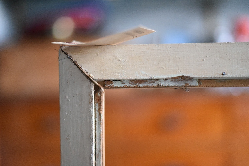 103584 ヴィンテージ　ウッドフレーム グラツキ破損　額縁