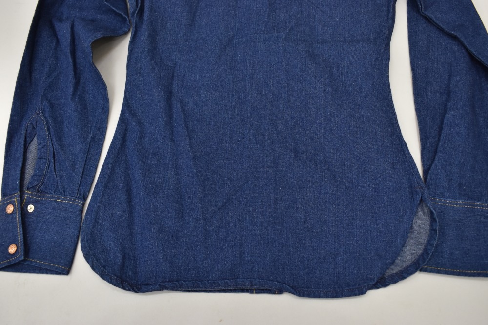 108574 1970s VINTAGE LEVI'S デニム ウエスタンシャツ UK 白タブ カットオフ DEAD STOCK