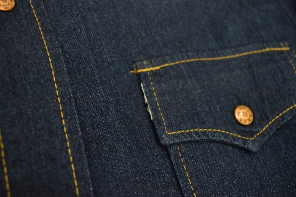 108574 1970s VINTAGE LEVI'S デニム ウエスタンシャツ UK 白タブ カットオフ DEAD STOCK