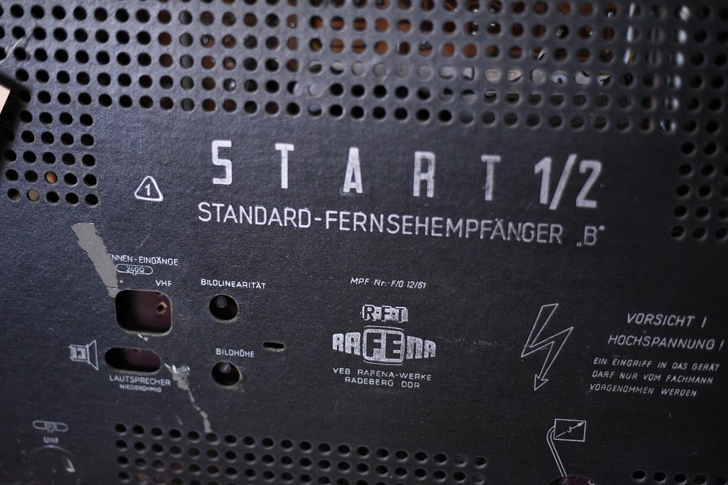 104921 ヴィンテージ　「RFT START 1/2」　ブラウン管テレビ　ドイツ製 MADE IN GERMANY