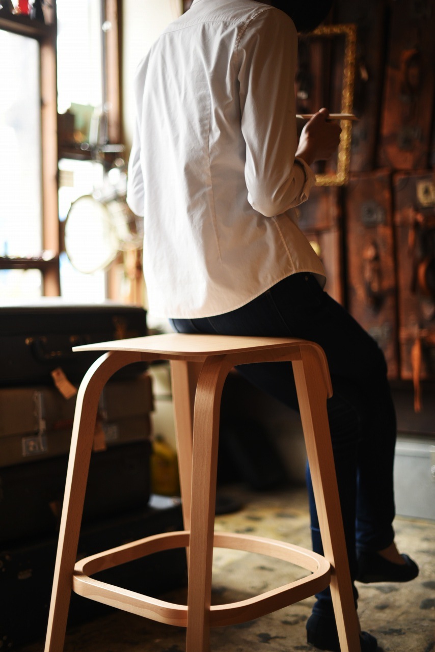 TON　BAR STOOL Leaf　371438　ミリタリーグリーン　マリーンブルー　ホワイト