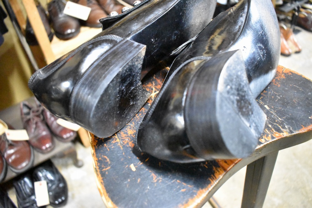 109559「SIDS by Moya bowier」ボタンシューズ SIZE 9 1/2 made in Porutogaru