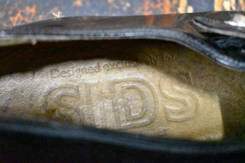 109559「SIDS by Moya bowier」ボタンシューズ SIZE 9 1/2 made in Porutogaru