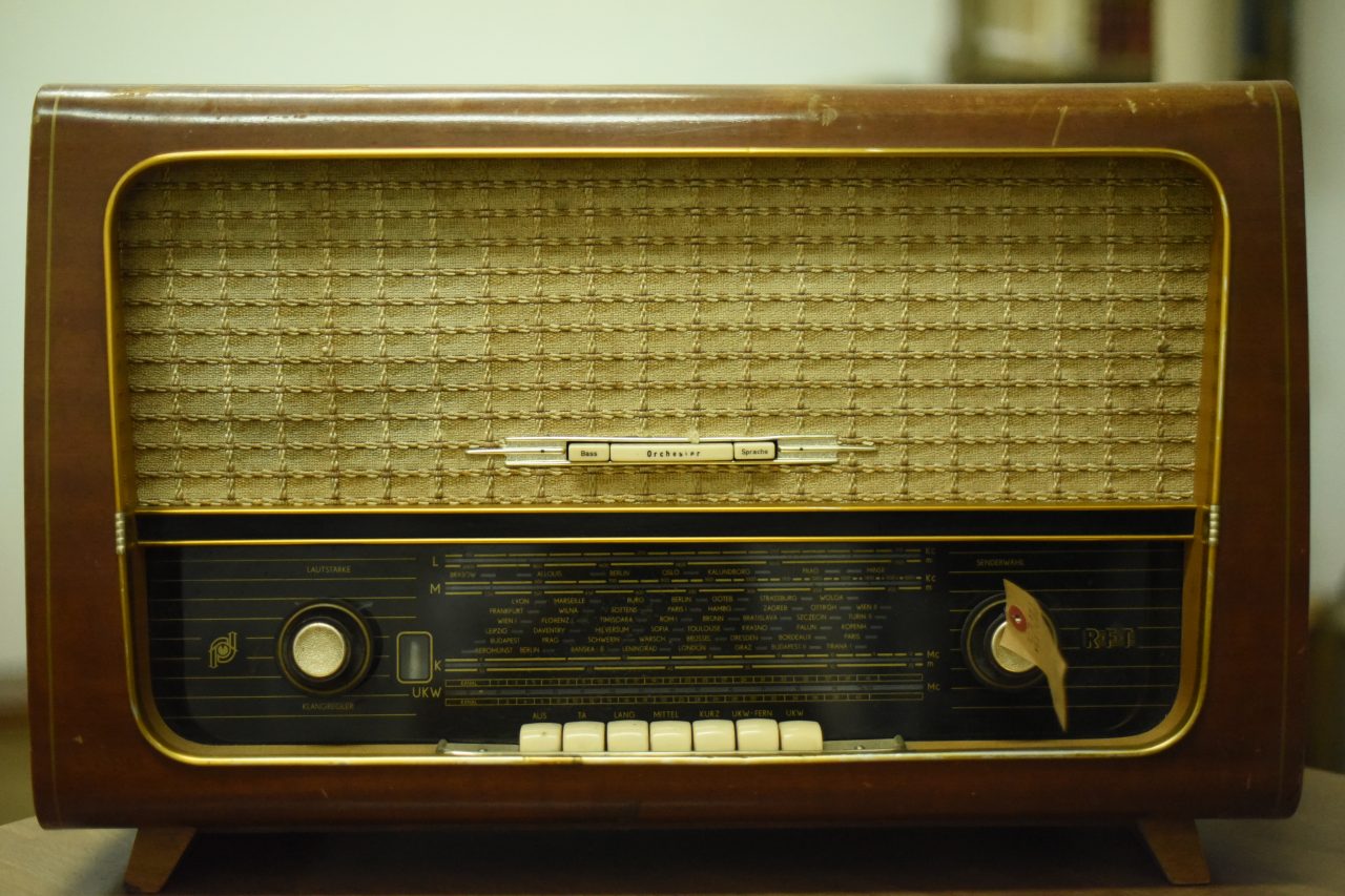 002211 ドイツ RFT ヴィンテージ ラジオ