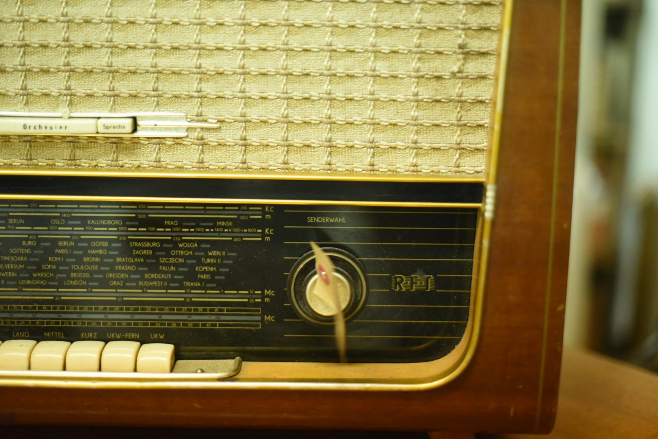 002211 ドイツ RFT ヴィンテージ ラジオ