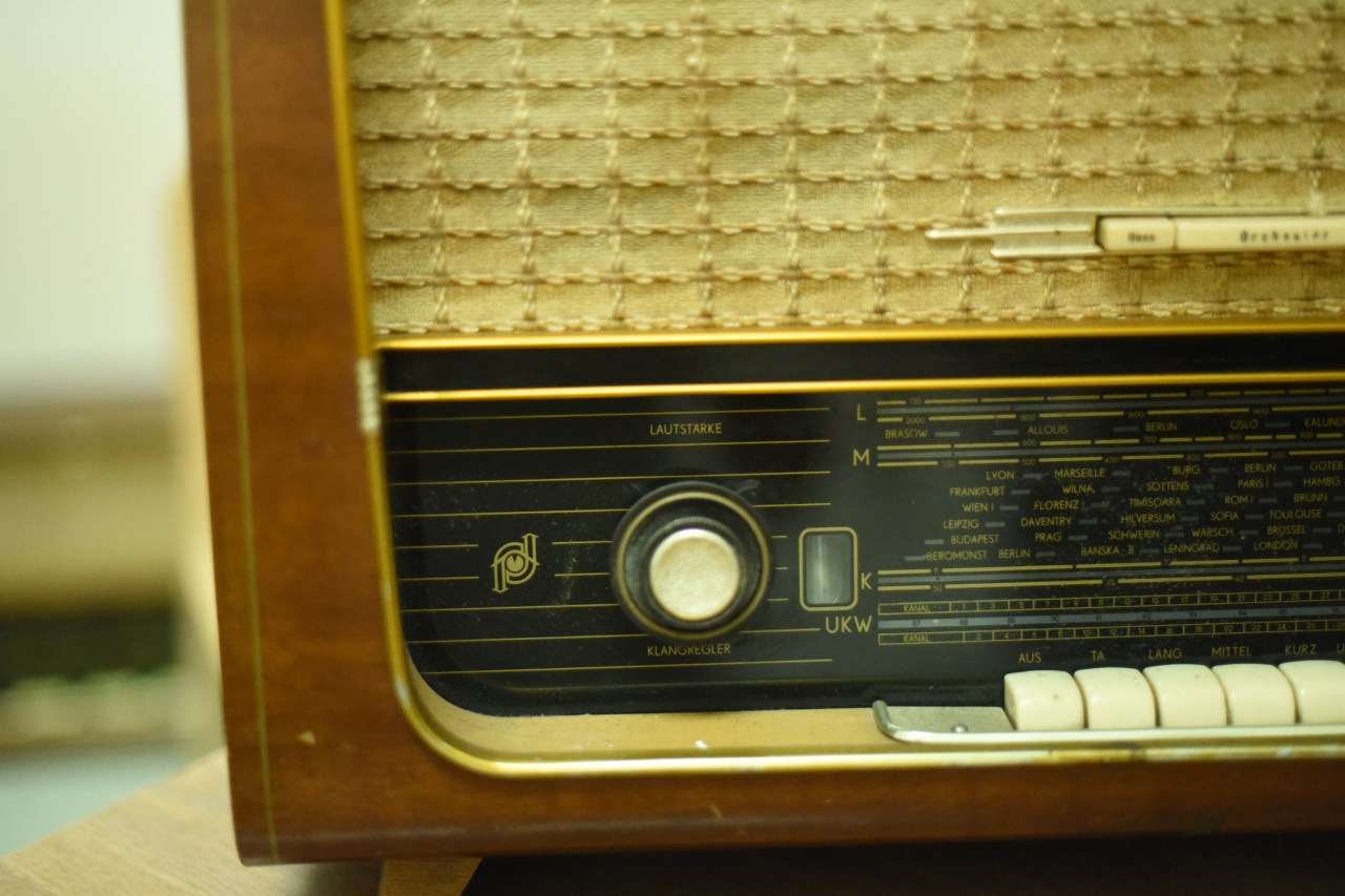 002211 ドイツ RFT ヴィンテージ ラジオ