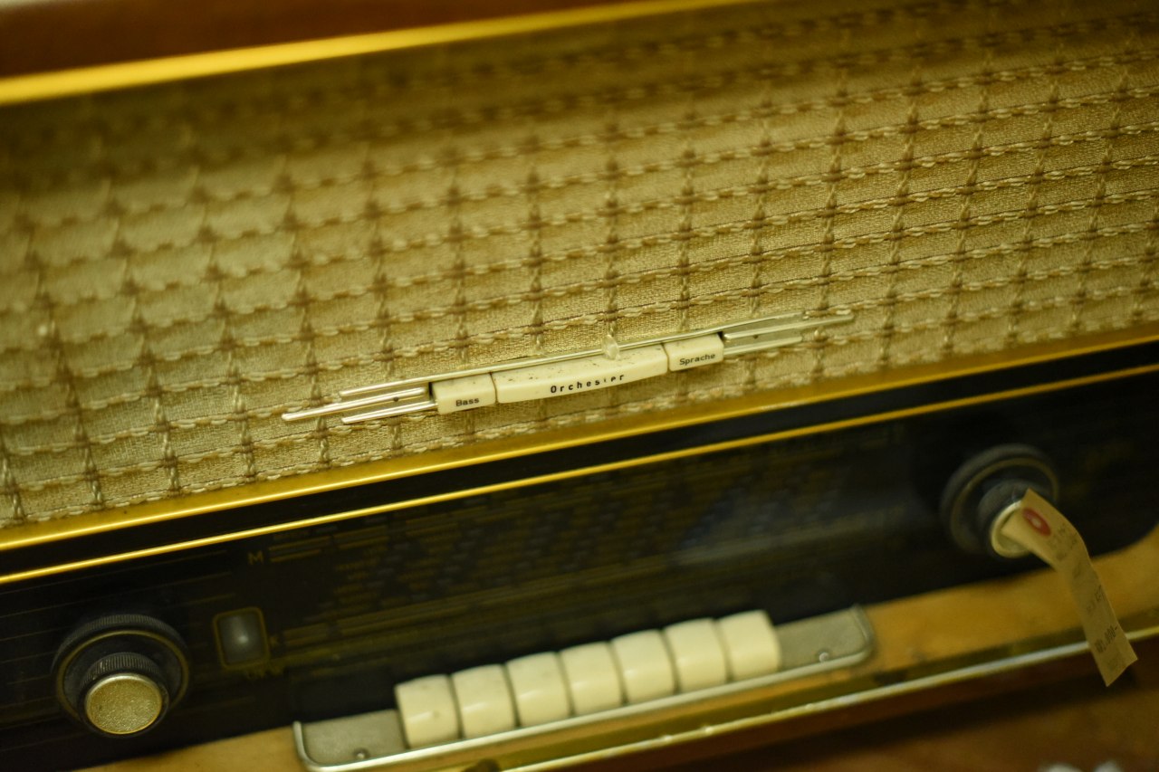 002211 ドイツ RFT ヴィンテージ ラジオ