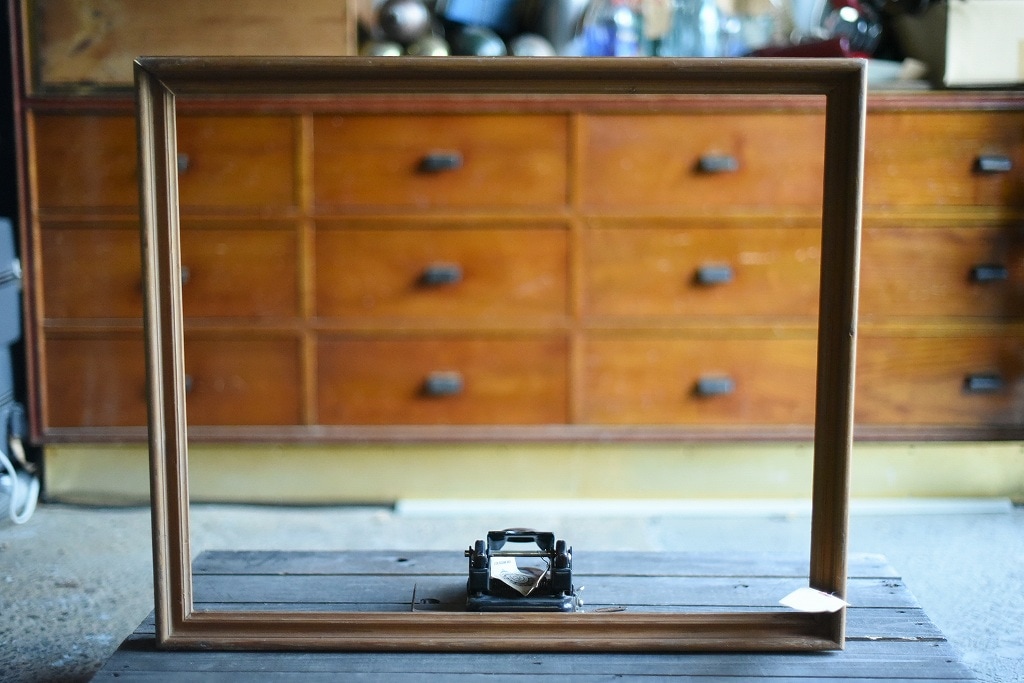 103566 ヴィンテージ　ウッドフレーム 一部破損　額縁