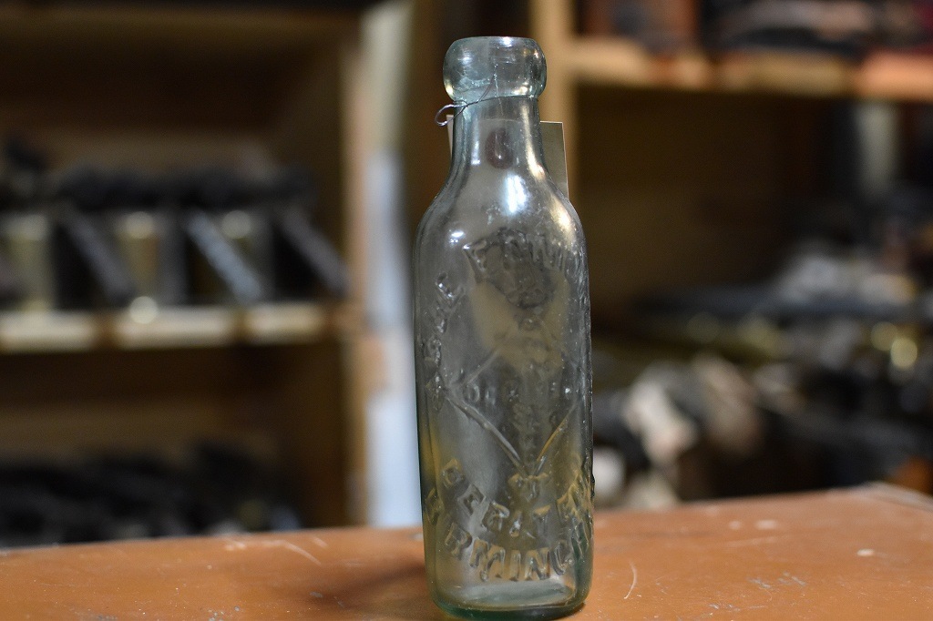 106792 ヴィンテージ　ボトル　瓶　イギリス ガラス