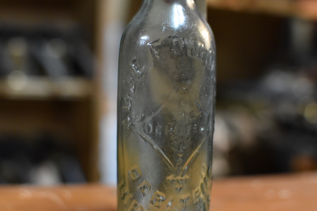 106792 ヴィンテージ　ボトル　瓶　イギリス ガラス