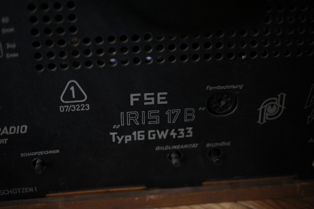 104919 ヴィンテージ　「RFT IRIS 17B TYPE16」　ブラウン管テレビ　ドイツ製 MADE IN GERMANY