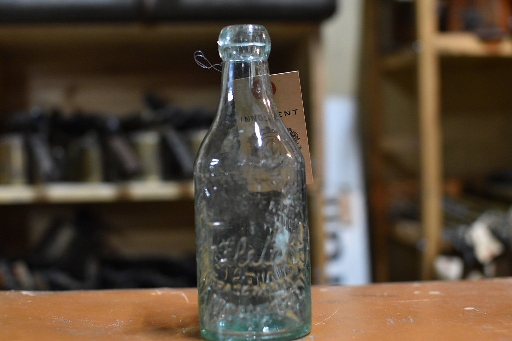 106789 ヴィンテージ　ボトル　瓶　イギリス ガラス