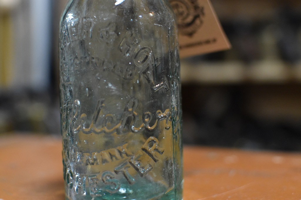 106789 ヴィンテージ　ボトル　瓶　イギリス ガラス