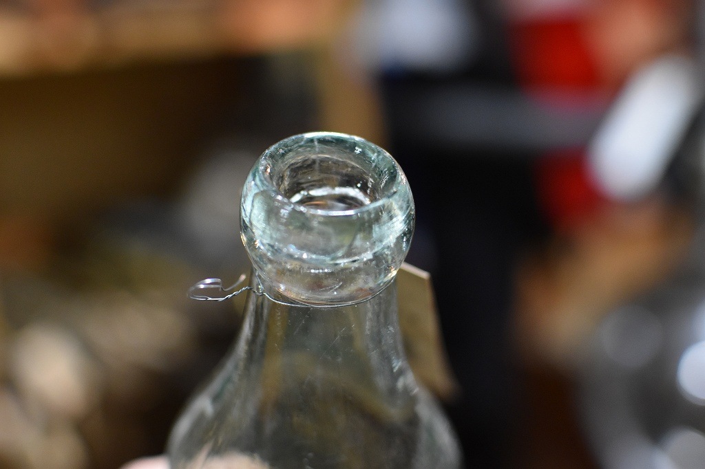 106789 ヴィンテージ　ボトル　瓶　イギリス ガラス