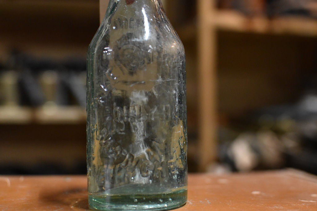 106789 ヴィンテージ　ボトル　瓶　イギリス ガラス