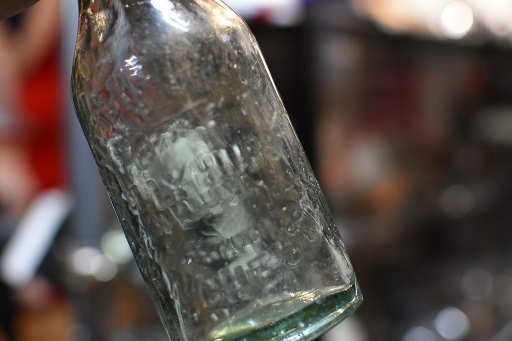 106789 ヴィンテージ　ボトル　瓶　イギリス ガラス