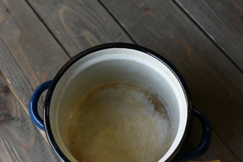 103838 ヴィンテージ ホーロー製　　ホットポット　鍋　MADE IN ENGLAND　英国