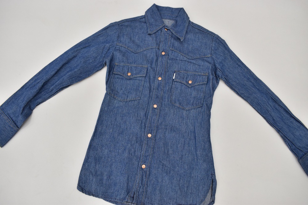 108572 1970s VINTAGE LEVI'S デニム ウエスタンシャツ UK 白タブ 
