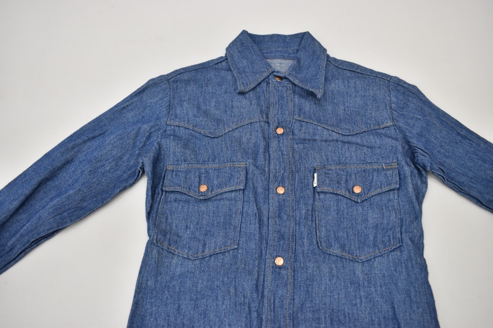 108572 1970s VINTAGE LEVI'S デニム ウエスタンシャツ UK 白タブ 