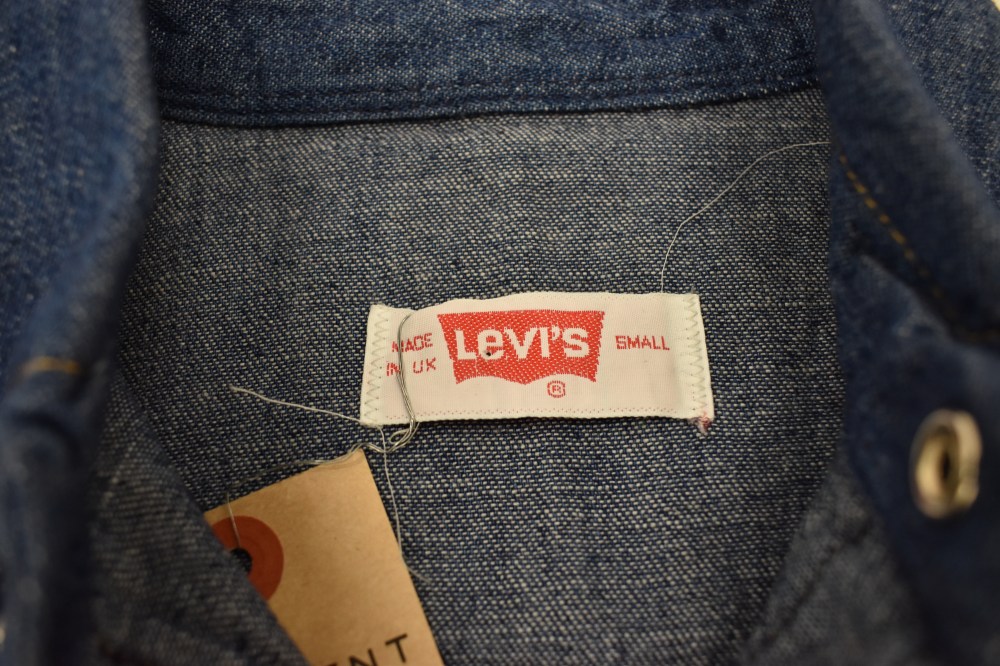 108572 1970s VINTAGE LEVI'S デニム ウエスタンシャツ UK 白タブ 