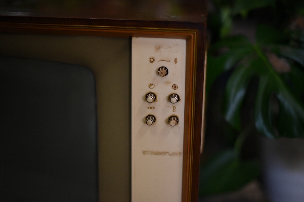 104929 ヴィンテージ 「RFT Donja 47 TG 501」 ブラウン管テレビ ドイツ製 MADE IN GERMANY