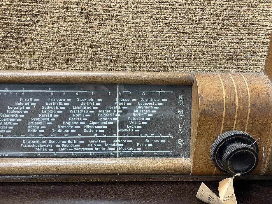 001092 ドイツ　RFT ヴィンテージ　ラジオ