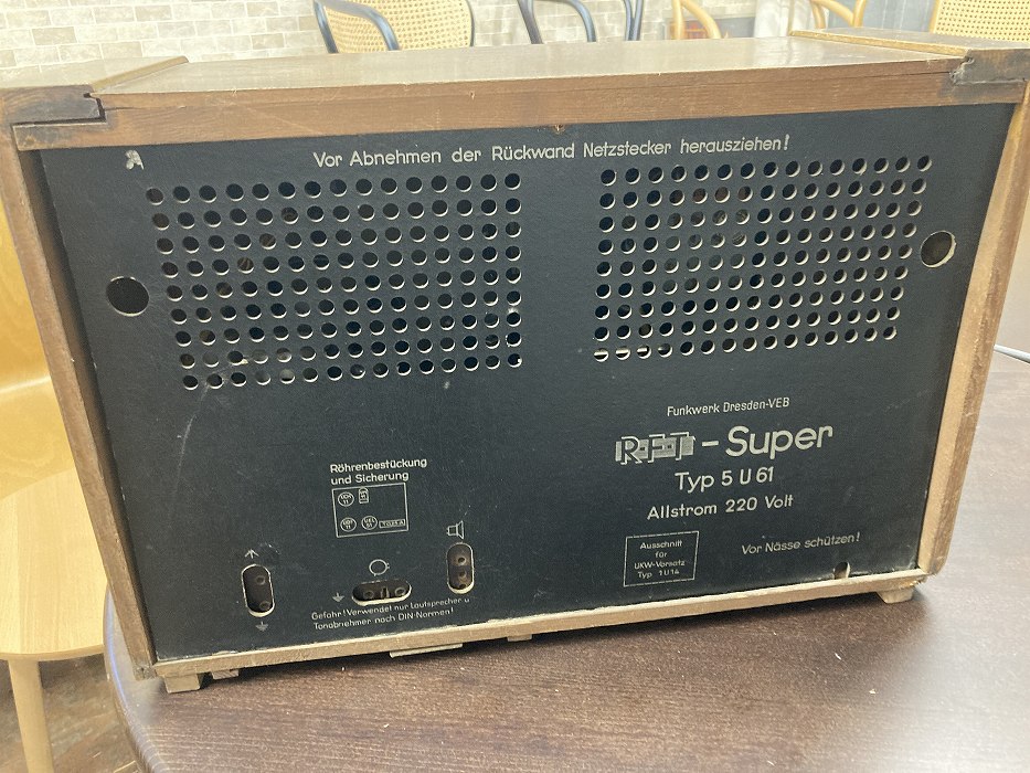 001092 ドイツ　RFT ヴィンテージ　ラジオ