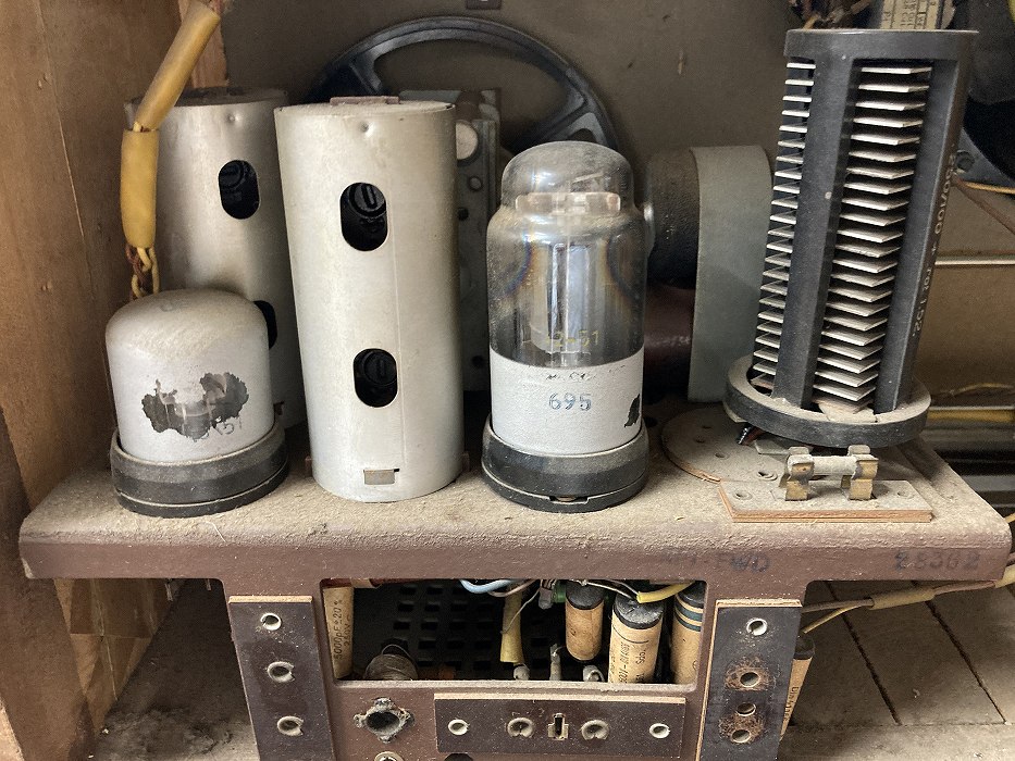 001092 ドイツ　RFT ヴィンテージ　ラジオ