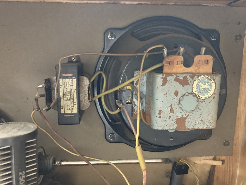 001092 ドイツ　RFT ヴィンテージ　ラジオ